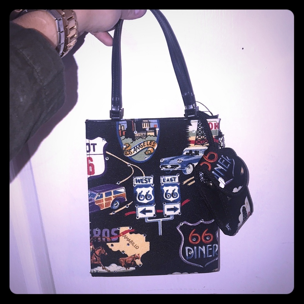 THE CUTEST VINTAGE PURSE